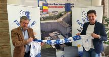 Stire din Sport : Inedit / Body-uri personalizate cu însemnele Farului, pentru fiecare nou născut la Spitalul Judeţean Constanţa
