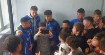 Stire din Sport : Fotbal / Fotografii şi autografe! Jucătorii Farului, printre elevii Şcolii gimnaziale nr. 8 din Constanţa