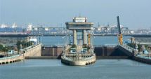 Stire din Economie : Reprezentanţi ai Băncii Mondiale şi ai Ministerului Transporturilor, în vizită la ecluza Agigea
