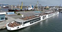 Stire din Economie : Nava fluvială de croazieră „Viking Kadlin”, schimb de pasageri în portul Constanţa