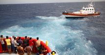 Stire din Actualitate : Cel puţin 30 de migranţi, daţi dispăruţi după două naufragii, în largul insulei italiene Lampedusa