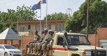 Stire din Actualitate : Franţa îşi menţine ambasadorul în Niger, deşi junta militară l-a izolat în clădirea ambasadei