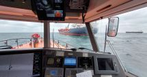 Stire din Economie : Intervenţie ARSVOM: Navigator rănit pe petrolierul „YM Earth”, transportat la ţărm de SAR „Artemis”