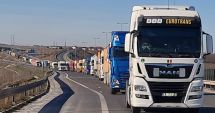 Stire din Economie : Protest spontan organizat de transportatori. Fermieri din mai multe organizaţii agricole participă şi ei la manifestaţie