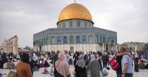 Stire din Actualitate : Credincioşii musulmani, autorizaţi să se roage în timpul Ramadanului pe Esplanada Moscheilor