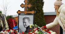 Stire din Actualitate : Părinţii lui Aleksei Navalnîi mulţumesc miilor de ruşi care i-au adus un omagiu