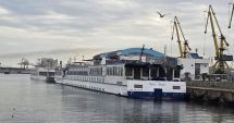 Stire din Economie : Navele fluviale de pasageri „A Rosa Flora” şi River Adagio, escale în portul Constanţa