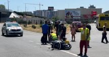 Stire din Eveniment : Accident rutier pe podul de la Doraly, din Constanța. Un curier aflat pe scuter a fost lovit de un autoturism