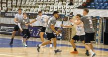 Stire din Sport : Schimbul de mâine, asigurat! Handbaliştii juniori constănţeni şi-au "mitraliat" adversarii