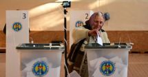 Stire din Actualitate : Referendum în Republica Moldova, rezultate finale: 50,46% dintre alegători - în favoarea aderării ţării la UE