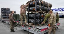 Stire din Actualitate : Statele Unite ale Americii suspendă ajutorul militar pentru Ucraina