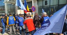 Stire din Economie : Muncitorii de la Şantierul Naval din Mangalia, protest în faţa sediului companiei Damen, în Olanda