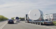 Stire din Eveniment : Transport agabaritic, proptit în podul de după sensul giratoriu Ovidiu - Lumina. Circulaţia e blocată în zonă!
