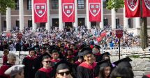 Stire din Actualitate : Administraţia Trump blochează înscrierea studenţilor străini la Universitatea Harvard