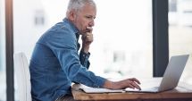 Stire din Economie : Vine apocalipsa fiscală! Pensii ciuntite, majorări de TVA şi impozite, instituţii desfiinţate