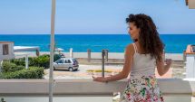 Stire din Economie : Piaţa imobiliară explodează în sezonul estival. Chirii de mii de euro pe lună, la Constanţa