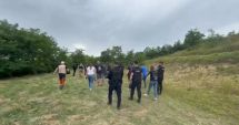 Stire din Eveniment : Bărbatul care și-a ucis partenera și i-a incendiat casa, căutat de autorități în Arad