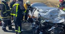 Stire din Eveniment : Două persoane au murit şi alte patru au fost rănite, între care doi copii, într-un accident rutier