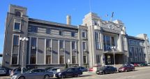 Stire din Economie : Criza nu-i pentru toţi! Bonusuri de peste patru milioane de euro la Administraţia Porturilor Maritime