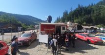 Stire din Eveniment : Sute de voluntari s-au mobilizat în Broşteni. Lucrează cot la cot cu salvatorii