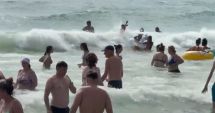 Stire din Eveniment : Marea și-a luat tributul. Turiștii ignoră avertismentele salvamarilor