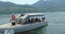 Stire din Economie : ANR, acţiuni de control. Turişti fără veste de salvare, gunoaie aruncate peste bord şi conducători de ambarcaţiuni cu băutura-n nas