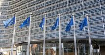 Stire din Actualitate : UE suspendă represaliile elaborate pentru eventualitatea eşecului negocierilor comerciale cu SUA