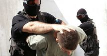 Stire din Eveniment : Un tânăr de 23 de ani a fost reţinut după ce şi-a ucis bunicul. Victima, găsită în casă inconștientă