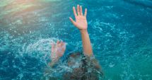 Stire din Eveniment : Momente de panică la Neptun! Doi turiști polonezi, dintre care un copil, salvați de la înec
