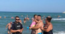 Stire din Eveniment : O fetiță de cinci ani, rătăcită pe plaja din Saturn, găsită de jandarmi și readusă în siguranță la familie