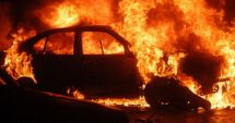 Stire din Eveniment : Pompierii sunt în alertă! Un autoturism a fost cuprins de flăcări pe strada Baba Novac