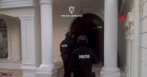 Stire din Eveniment : Percheziții într-un dosar de șantaj. Un bărbat ar fi obligat o persoană să îi plătească zeci de mii de euro