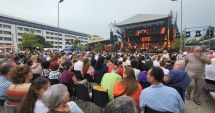 Stire din Cultură-Educație : Mamaia răsună din nou. A început Festivalul de Muzică Ușoară