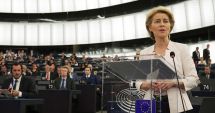 Stire din Actualitate : Parlamentul European dezbate în octombrie două moţiuni de cenzură împotriva preşedintei Comisiei Europene