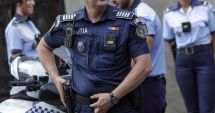 Stire din Eveniment : Un bărbat i-a atacat pe polițiști cu făcălețul. Au intervenit șapte echipaje