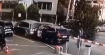 Stire din Eveniment : O şoferiţă a spulberat bariera unui mall, în timp ce voia să ia tichetul de parcare