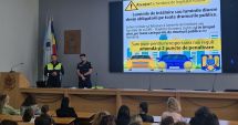 Stire din Eveniment : Polițiștii constănțeni le-au "predat" studenților noțiuni esențiale pentru prevenirea accidentelor rutiere