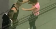 Stire din Eveniment : O mamă și copilul ei au fost bătuți de un bărbat, în plină stradă. Iată ce a stârnit furia agresorului
