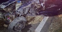 Stire din Eveniment : UPDATE Două autoturisme s-au lovit lângă calea ferată dintre Tariverde și Mihai Viteazu. O persoană este blocată