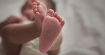 Stire din Eveniment : Doi tineri şi-au vândut bebelușul pentru 7.000 de euro, iar cu banii primiţi şi-au cumpărat o mașină