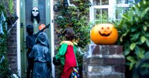 Stire din Eveniment : Copil de 13 ani, acuzat că a înjunghiat un bărbat, în timp ce era la colindat de Halloween