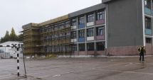 Stire din Cultură-Educație : Școală reabilitată de mântuială! Elevii învață în frig și mucegai