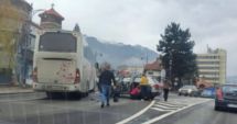 Stire din Eveniment : Un autocar cu peste 70 de persoane la bord, implicat într-un accident pe DN1, la Sinaia