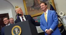 Stire din Actualitate : Donald Trump l-a numit pe guvernatorul statului Louisiana în funcția de trimis special pentru Groenlanda