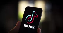 Stire din Actualitate : Un bărbat a fost ucis pe trecerea de pietoni de o şoferiţă care făcea live pe TikTok