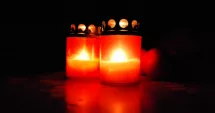 Stire din Eveniment : Incident macabru la un priveghi. Patru persoane au suferit arsuri, după izbcnirea unui incendiu
