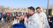 Stire din Social : Bobotează cu credință și curaj la Medgidia. Campion mondial, câștigător al ritualului Sfintei Cruci