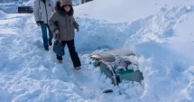 Stire din Actualitate : Imagini incredibile cu troienele din Kamceatka. Cum arată viața locuitorilor sub nămeți