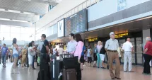 Stire din Eveniment : Captură uriașă pe aeroport: peste 175.000 de țigarete descoperite în bagajele a trei români