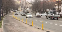 Stire din Social : Se ridică mașinile de pe bulevardul 1 Mai pentru amenajarea benzii speciale de autobuz